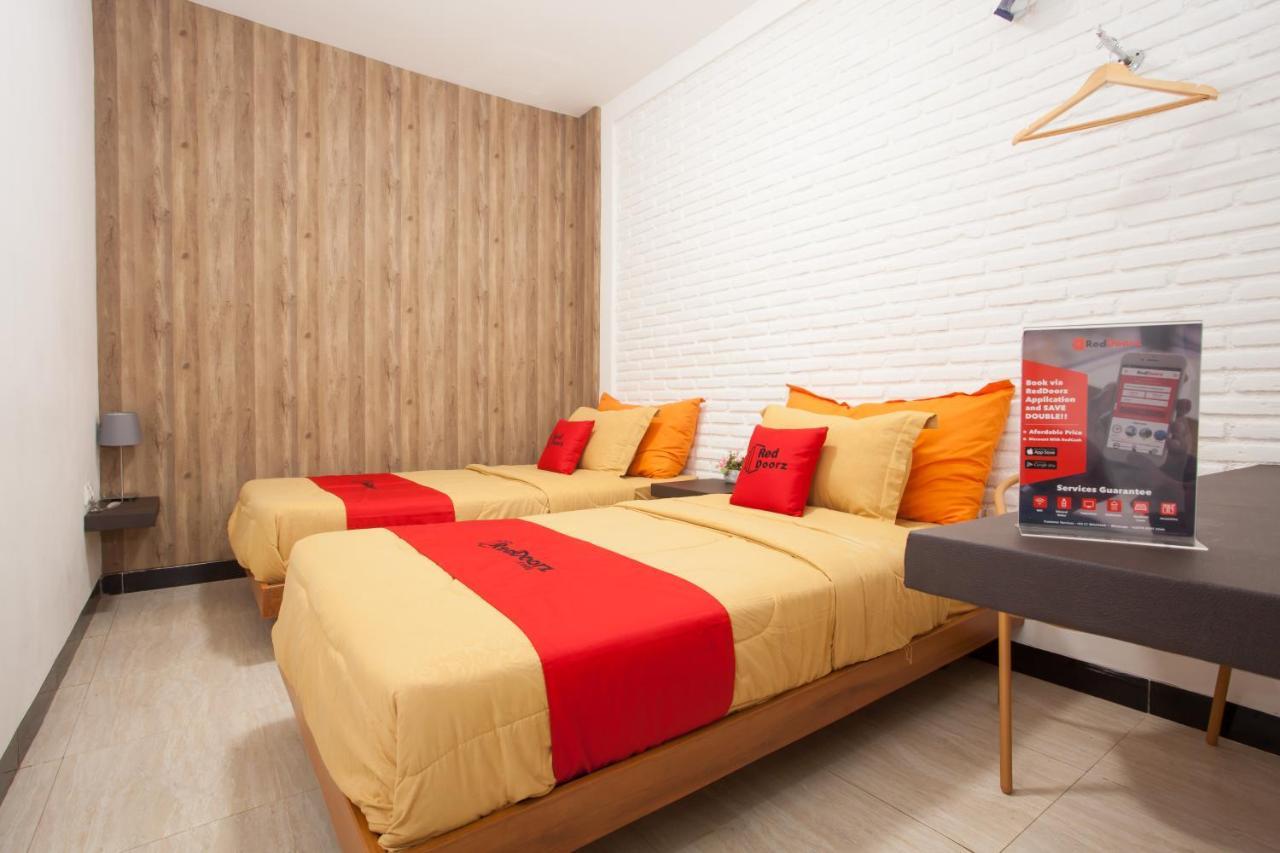 Hotel Reddoorz Near Museum Angkut Batu Batu  Exterior foto