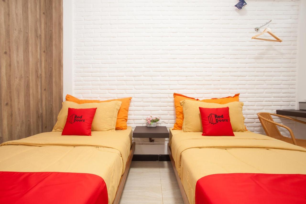 Hotel Reddoorz Near Museum Angkut Batu Batu  Exterior foto