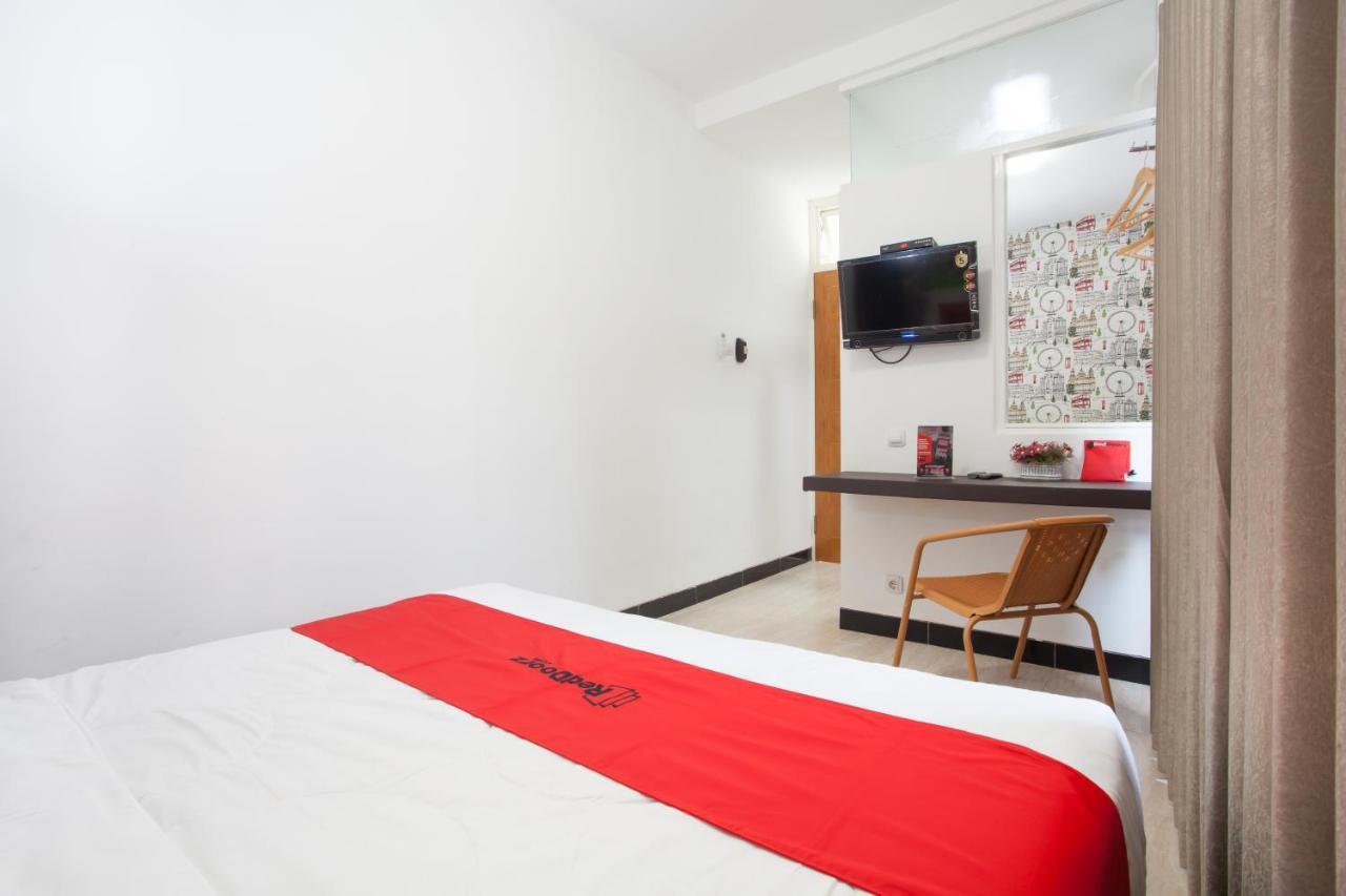 Hotel Reddoorz Near Museum Angkut Batu Batu  Exterior foto